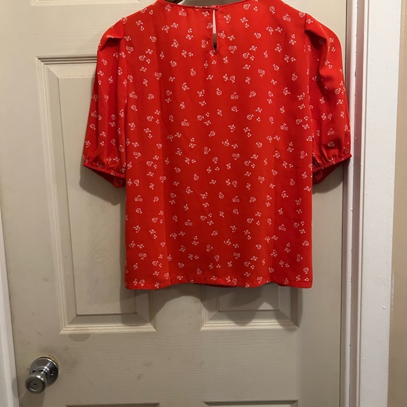 Elodie Red  Puff Sleeve Boxy Blouse with small white floral print - size medium - Picture 4 of 5